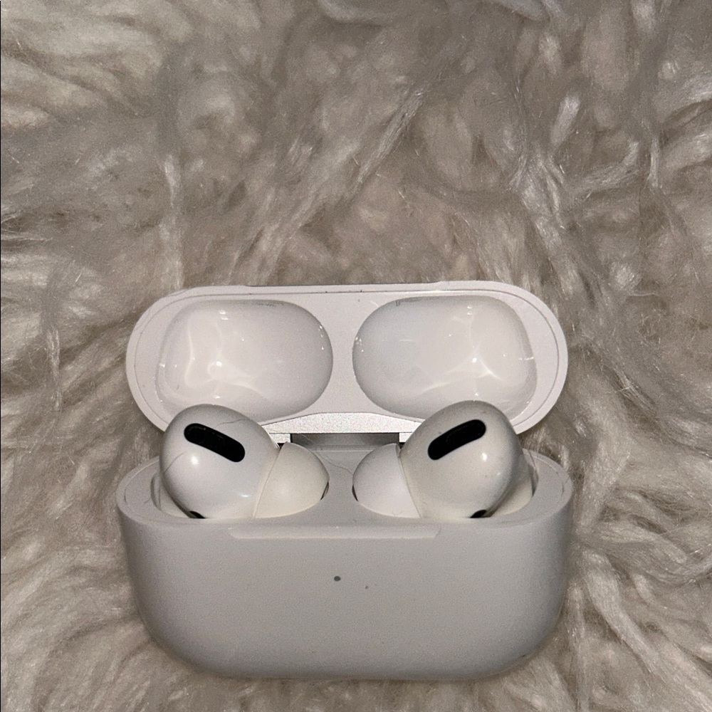 Apple Pro version 1 A2084 Wireless Earbud Headphones - White